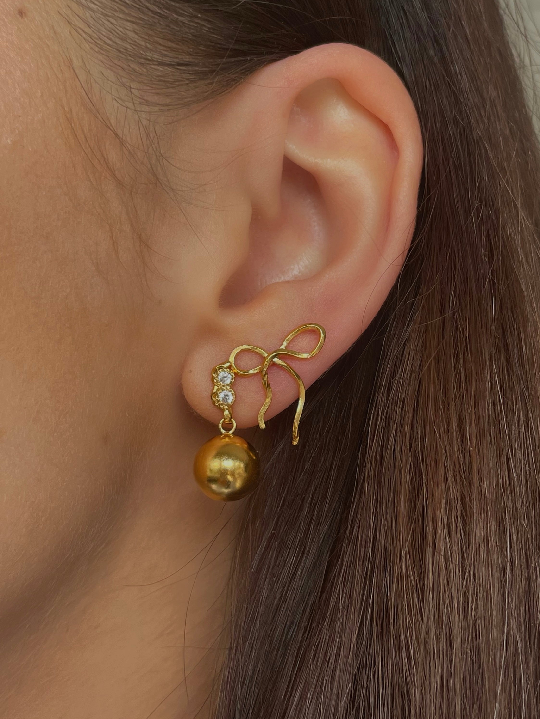 Flow Bow ørering - forgyldt